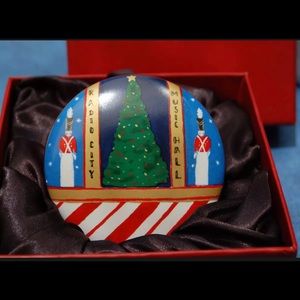 Brand New Pandora Radio City Music Hall Porcelain Box w/Charm